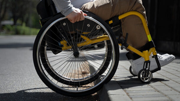 Ausili alla mobilità - Dispositivi pratici per facilitare i movimenti nella vita quotidiana.